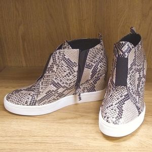 MIA "Christie" Wedge Ankle Boots NWT